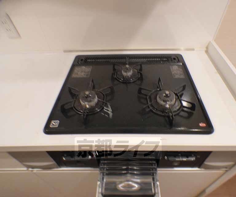 キッチン　３口なのでたくさん料理を作れます。