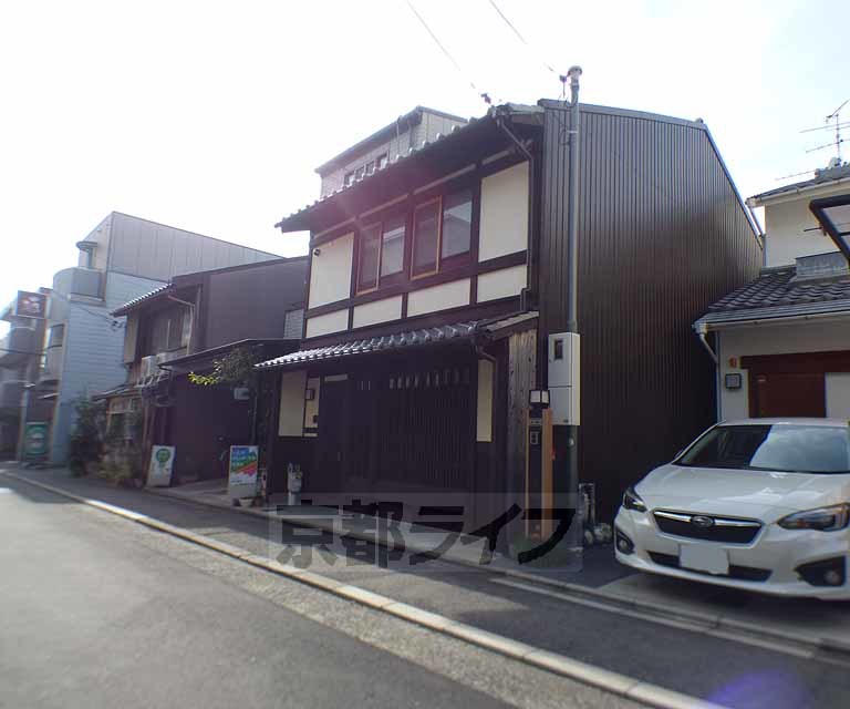 建物外観　風情が感じられる京町屋。アクセスも良好です。