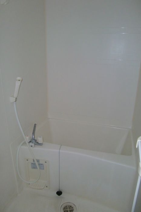 バス・シャワールーム　コンパクトで使いやすいお風呂です