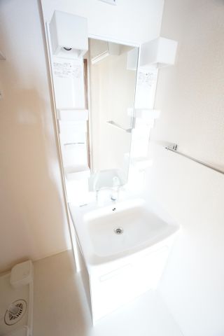 洗面設備　※同物件・同タイプの写真です。