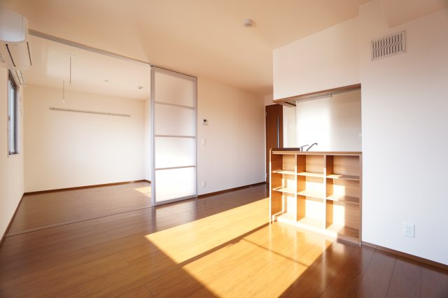 居室・リビング　※同物件・同タイプの写真です。