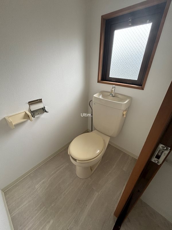 トイレ　※別のお部屋のお写真です。御参考までに。