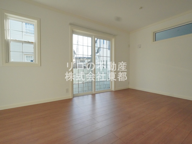 居室・リビング　広いリビングでゆったりくつろげる憩いの空間♪