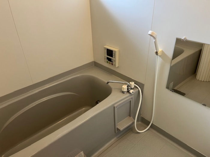 バス・シャワールーム　追い焚き付きのお風呂です♪