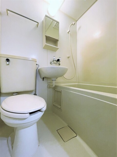 バス・シャワールーム　３点式ユニットバス