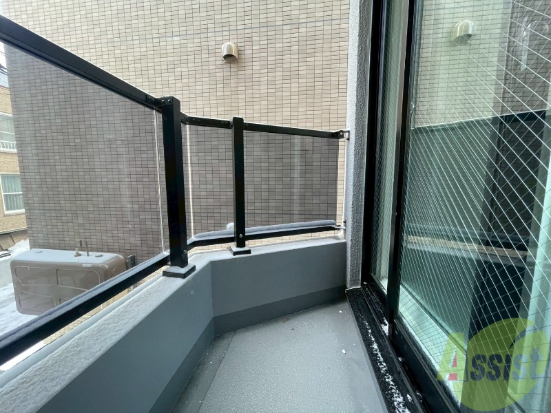 バルコニー　バルコニーは幅があり、広い印象を受けました。