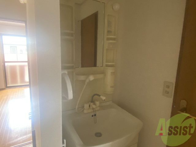 洗面設備　独立洗面台です。用途に合わせて使うことが出来ますね。