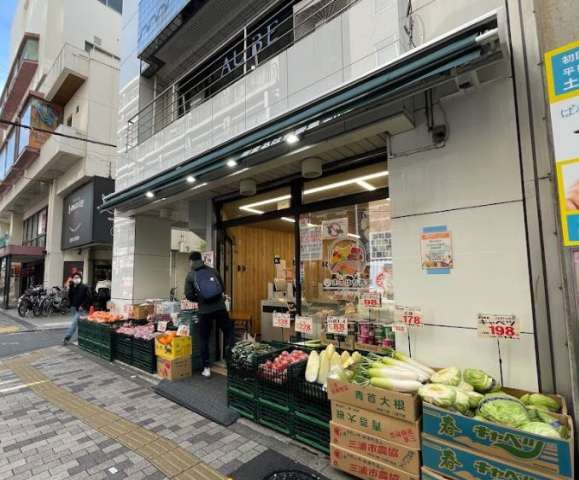 スーパー　まるはち青果（スーパー）まで55m