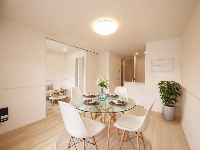 居室・リビング　CGで家具等を配置したもので家具等は含まれません