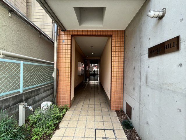 エントランス　落ち着いたエントランスです