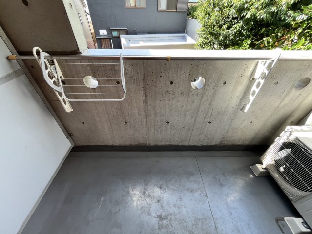 バルコニー　開放的で明るい空間を演出してくれるバルコニーです