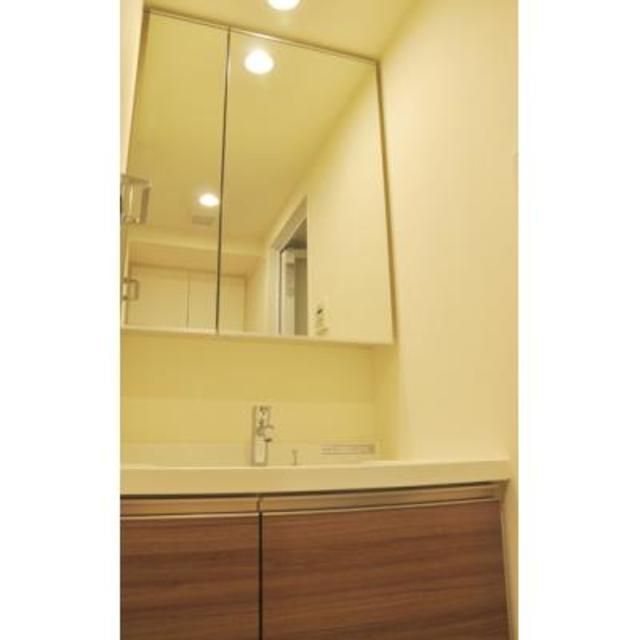 洗面設備　※写真は同タイプ住戸です。