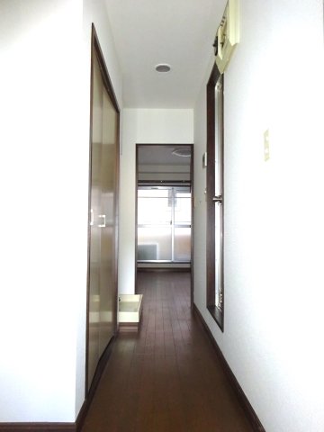 玄関　床色の相違あり　＊イメージです