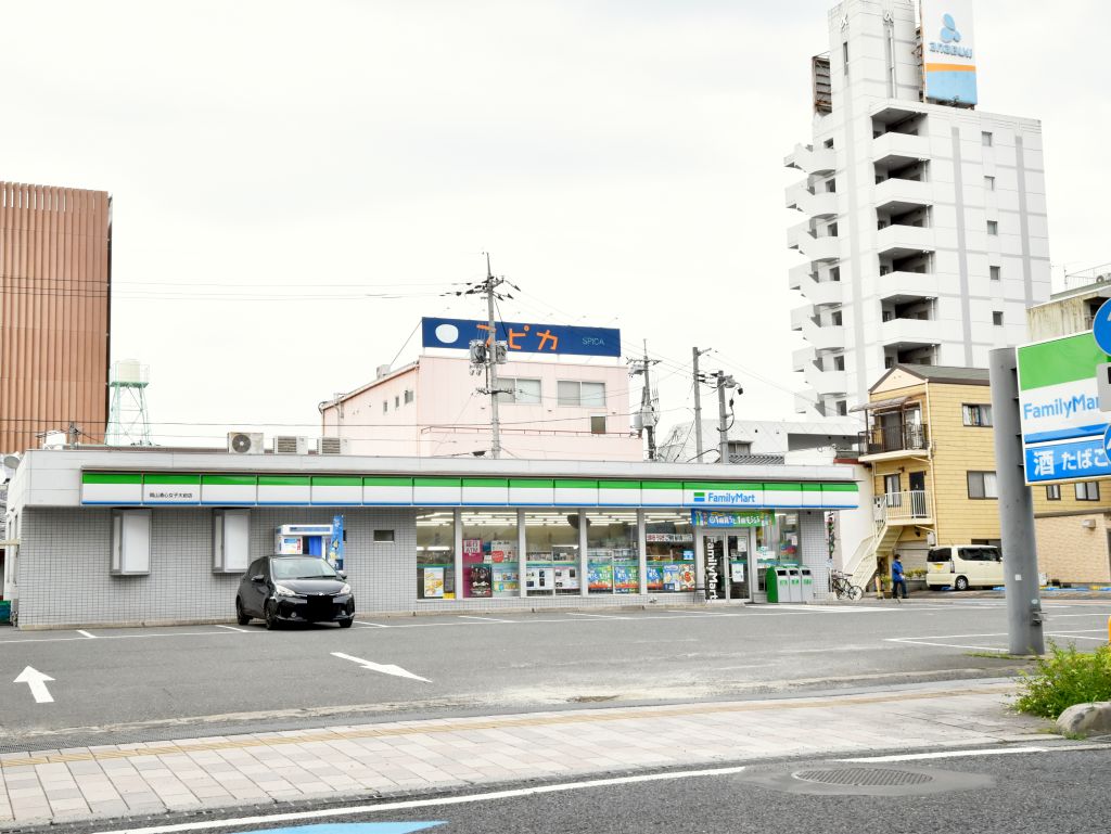 コンビニ　ファミリーマート岡山清心女子大前店（コンビニ）まで121m