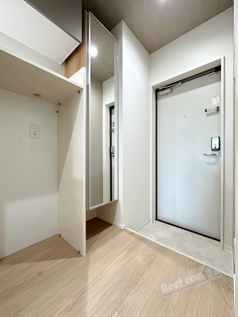 玄関　姿見付き天井高シューズクローゼット♪