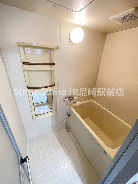 バス・シャワールーム　コンパクトで使いやすいお風呂です