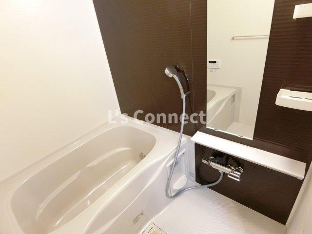 バス・シャワールーム　追焚き、浴室乾燥付きのお風呂。