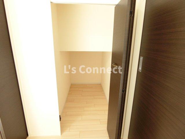 その他設備　２ヶ所に収納付きです。