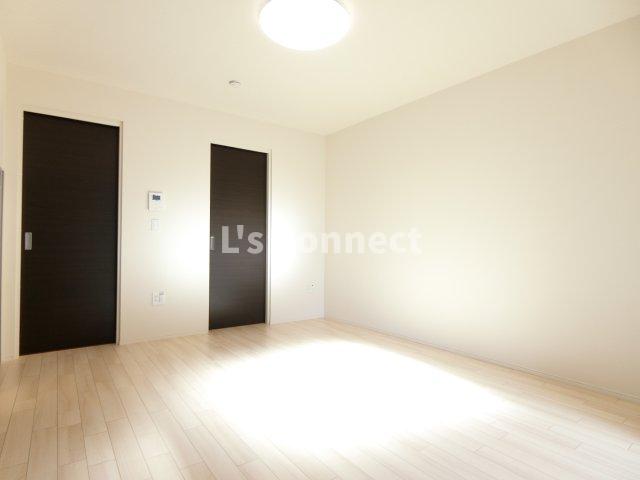 居室・リビング　８帖の洋室です。