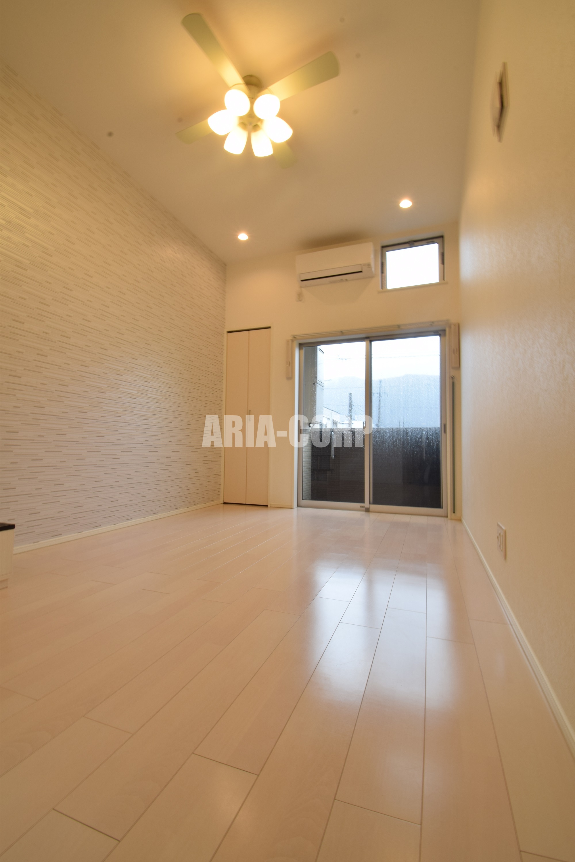 居室・リビング　天井高のある開放的な空間！お洒落な室内です！