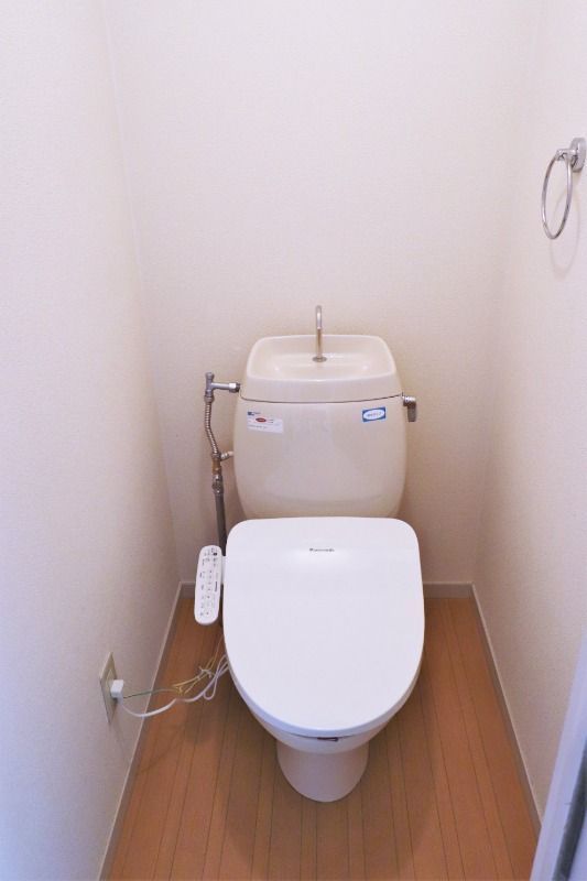 トイレ　※別号室の写真となります。