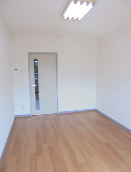 その他部屋・スペース　清潔感のあるフローリングのお部屋です