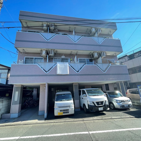 建物外観　鹿島田駅徒歩10分のマンションです