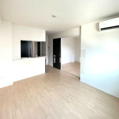 居室・リビング　※写真は同シリーズ類似物件を含む為現況優先とさせて頂きます