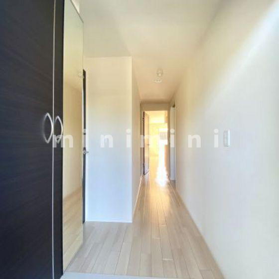 玄関　※写真は同シリーズ類似物件を含む為現況優先とさせて頂きます