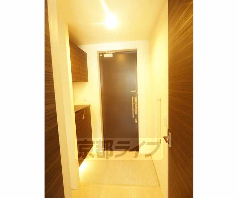 玄関　広々とした玄関です。