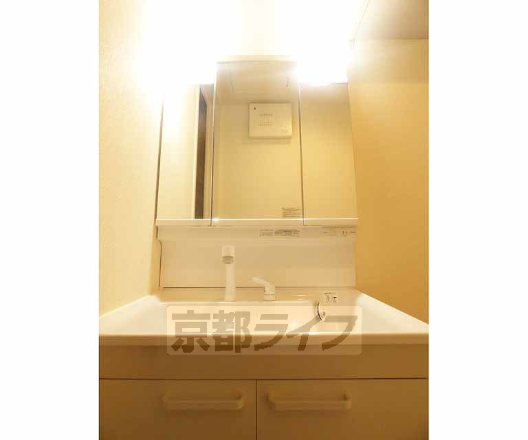 洗面設備　きれいな洗面所です。