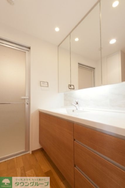 洗面設備　※写真は同タイプ住戸です。