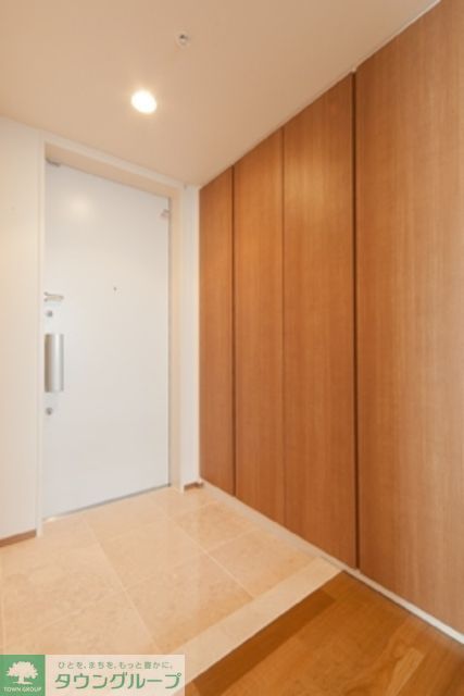 玄関　※写真は同タイプ住戸です。