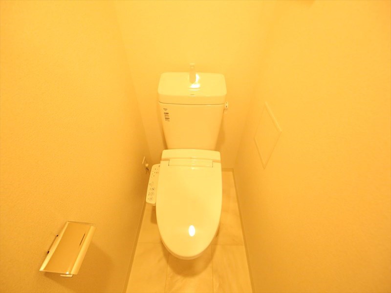 トイレ　温水洗浄暖房便座付トイレ