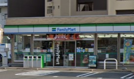 コンビニ　ファミリーマート 港築地口店（コンビニ）まで439m