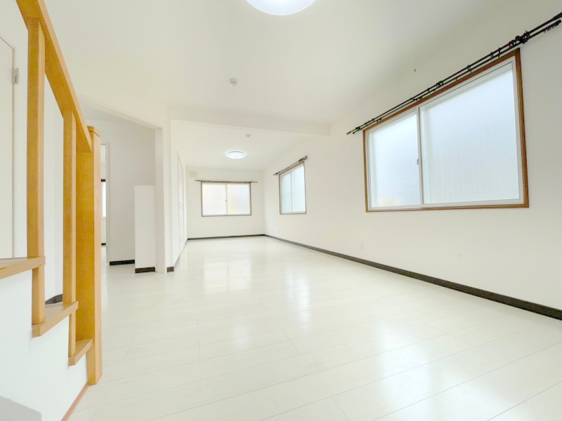 居室・リビング　明るく広々リビングスペース♪