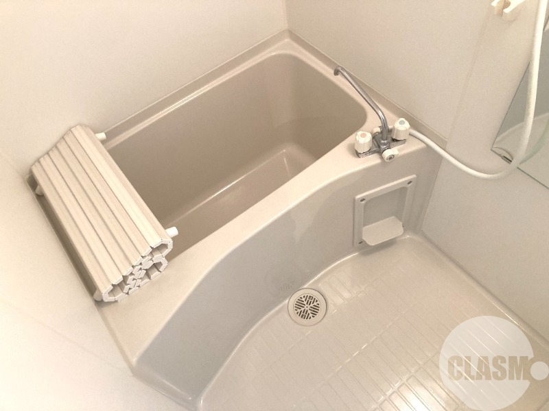 バス・シャワールーム　キレイにリフォームされています♪