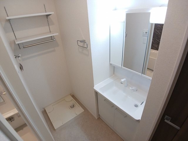 洗面設備　※別号室の写真です。