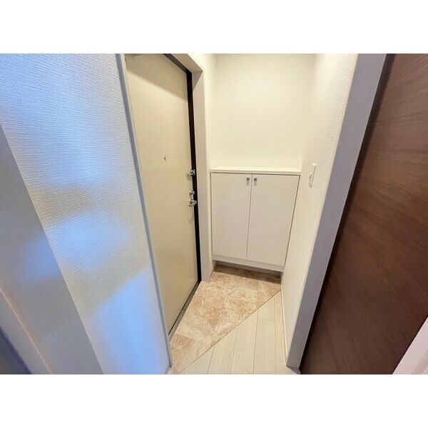 玄関　※別号室の参考写真です※