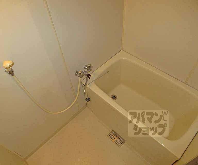 バス・シャワールーム　キレイなお風呂ですよ