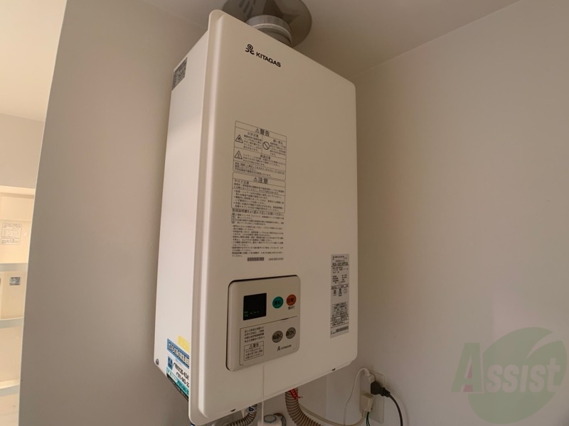 その他設備　給湯器は簡単操作で温度調整ができますよ。