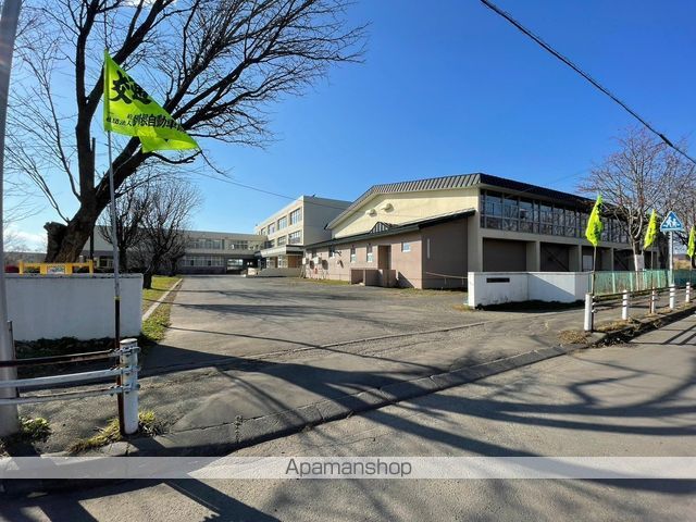 小学校　釧路市立桜ヶ丘小学校（小学校）まで686m