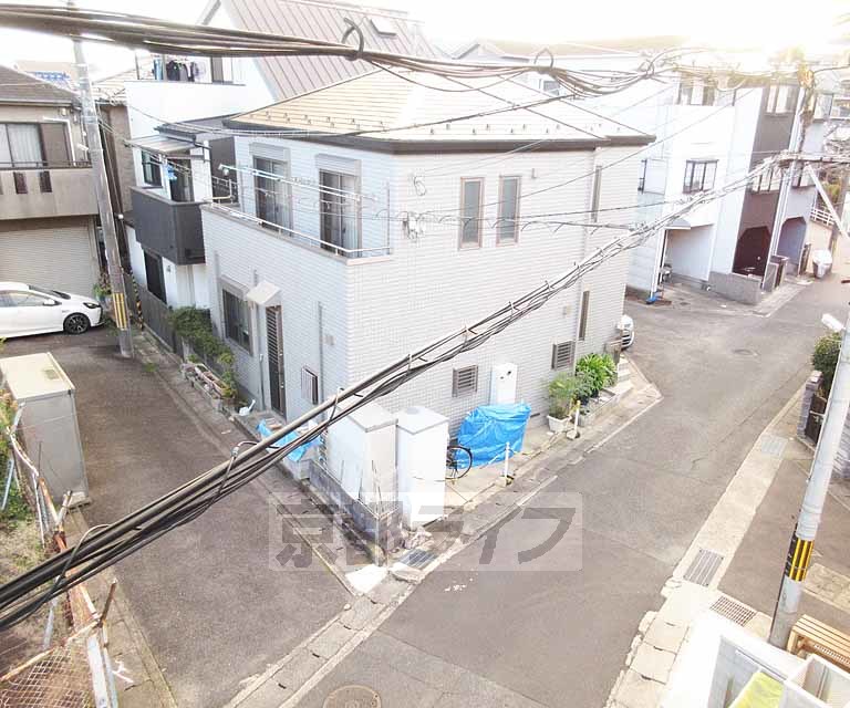 眺望　閑静な住宅街が広がっておりとても住み易い環境にあります。