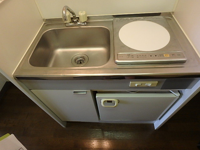 キッチン　ＩＨコンロ、ミニ冷蔵庫付