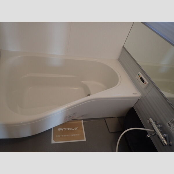 バス・シャワールーム　コンパクトで使いやすいお風呂です