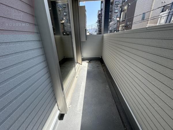 バルコニー　外からの目が気にならないバルコニーで洗濯物が干せます