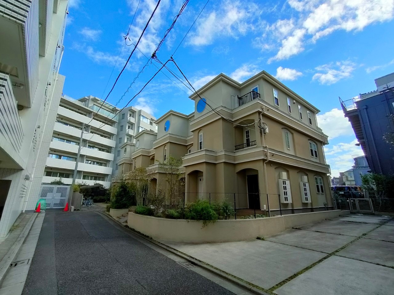 建物外観　記載の無料通話でリアルタイムな空室状況をお伝えいたします