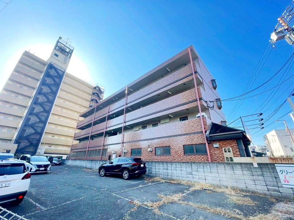 建物外観　駐車場