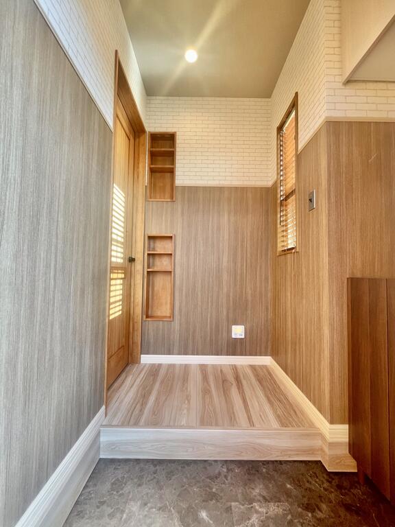 玄関　ニッチ・シューズボックス・棚上収納あり玄関ホール♪