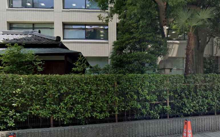 コンビニ　セブンイレブン（コンビニ）まで585m